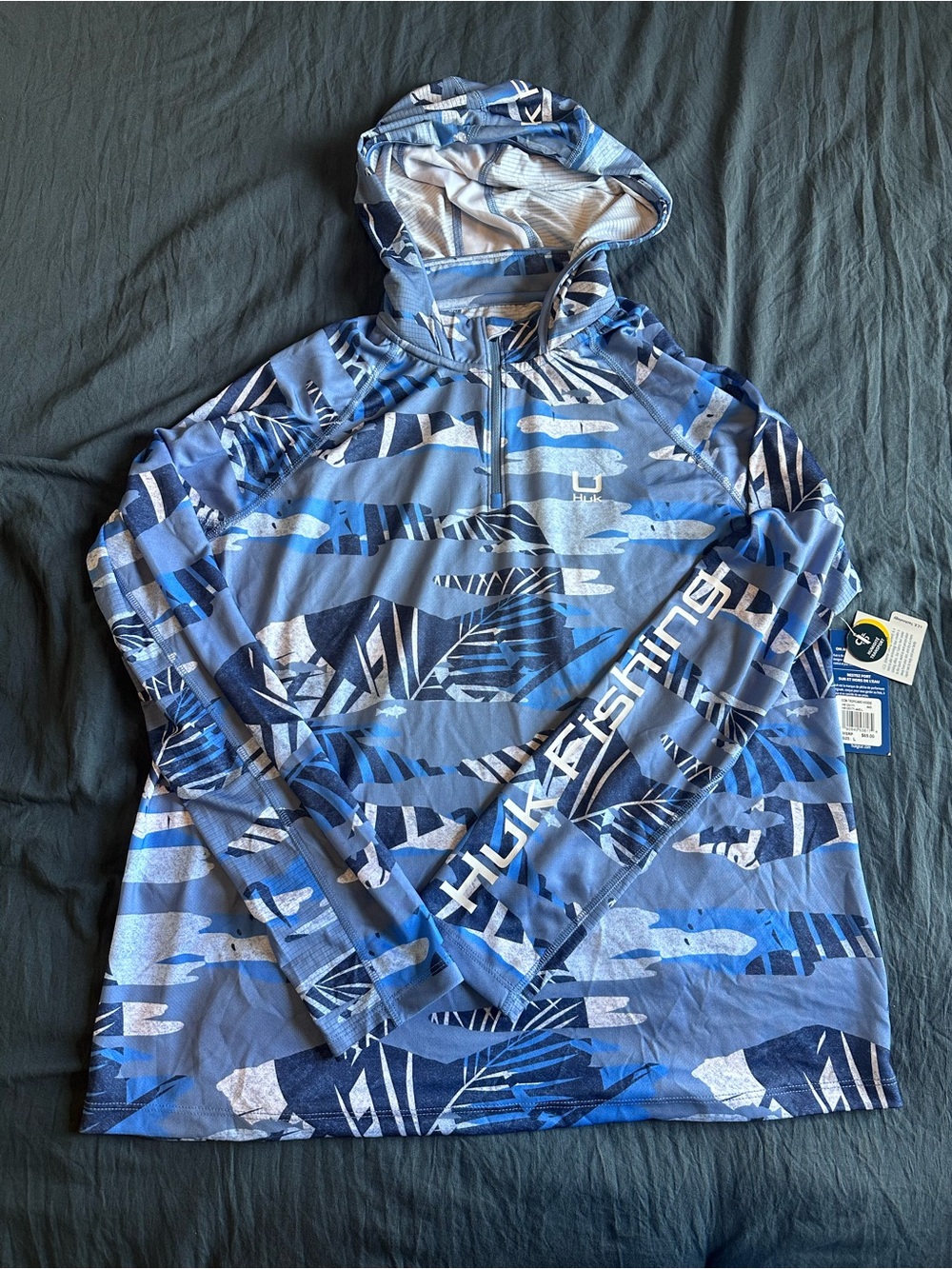 Huk Blue Camo Men’s Hooded Fishing Shirt - NWT - Size Large